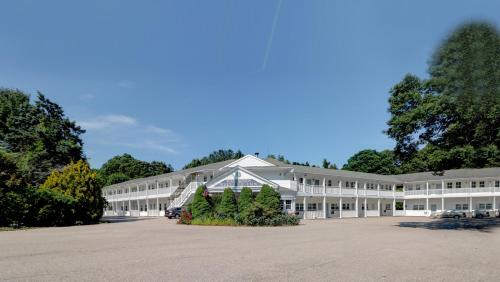 Hamilton Village Inn,Rhode Island>>North Kingstown,2.5 star