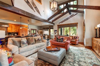 K B M Resorts- Prh-685 Penthouse 4Bd, 4Ba Mountain Retreat, Pool Table, Private Hot Tub!,,0 star