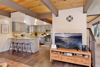 Pinewood Inn #2093 By Big Bear Vacations,,3 star
