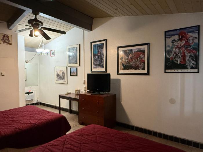 Cinderella Motel,,3 star