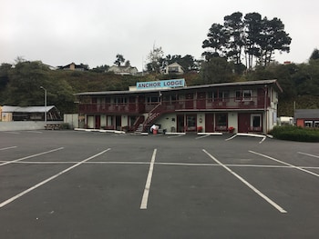 Anchor Lodge Motel,32260 North Harbor Drive,3 star