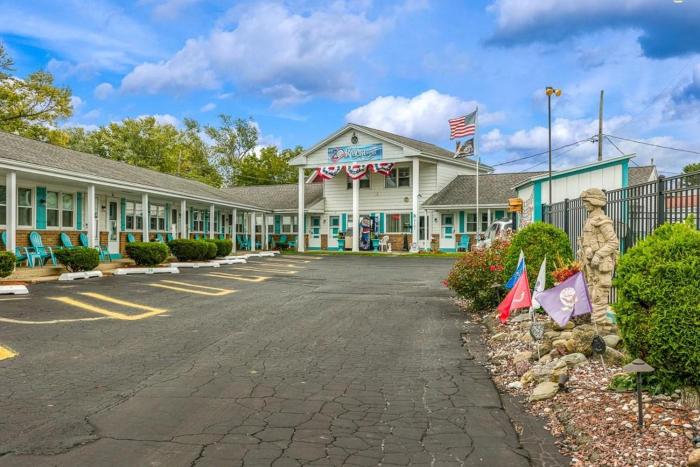 riviera motel erie