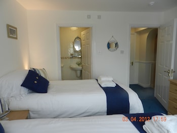 Waters Edge Guest House,Near Highcliffe Castle,3 star