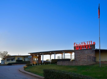 the foothills motel