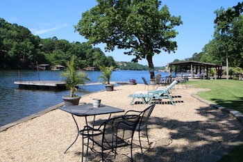 Edgewater Resort,,2 star