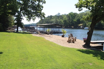 Edgewater Resort,,2 star