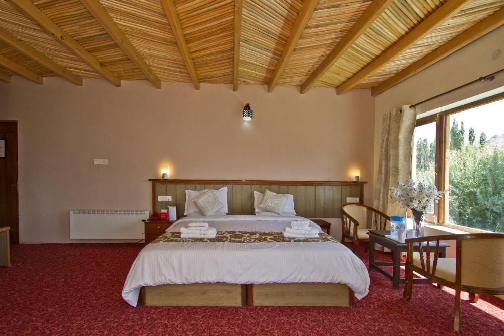 the pangong hotel