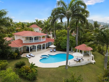 Luxury Villas - Mandatory All-Inclusive,,3.5 star