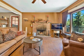 2105-Club View Pines 2 Bedroom Home By Redawning,,3 star