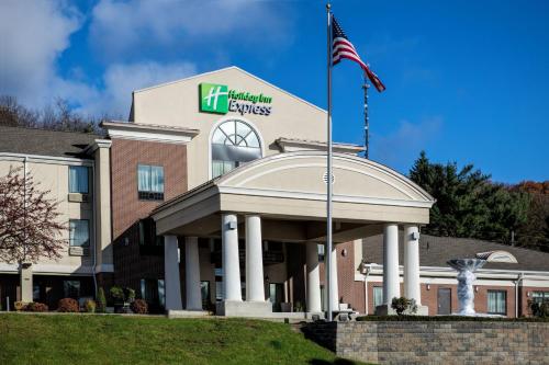 Holiday Inn Express Meadville (I-79 Exit 147A) By Ihg,Fredericksburg>>Cambridge Springs,3 star