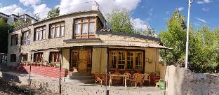 Karma Lodge,,0 star