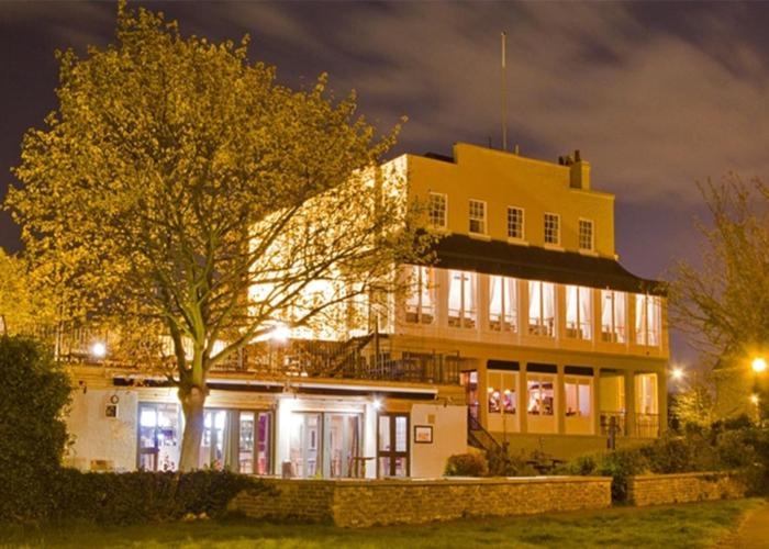 royal hotel bar and grill