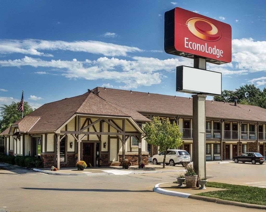Econo Lodge University,Topeka>>Lawrence,2 star