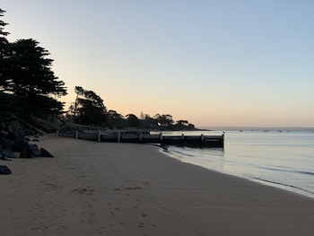 Genesta House,Melbourne>>Cowes,3.5 star