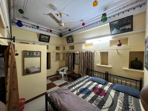 room-image