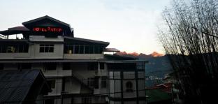 9 Atop Hotel,,3 star