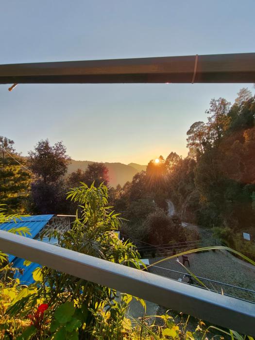 himwanderer camps and cottages pangot