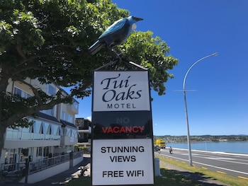 tui oaks motel