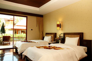 khaolak bay front resort