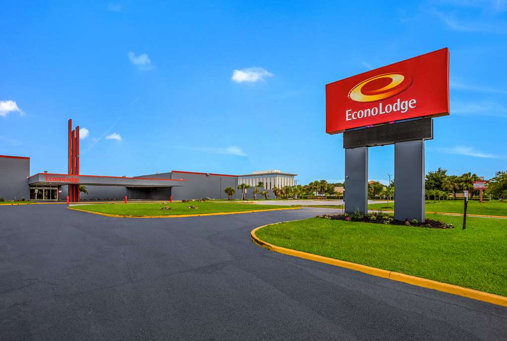 Oyo Hotel Orlando Airport,7100 S Orange Blossom Trl,2 star