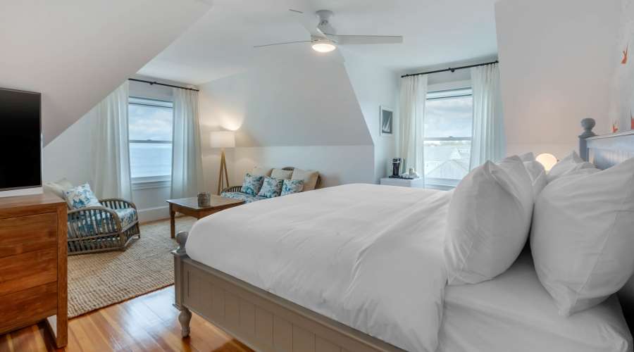 The Shore House,Narragansett Pier>>Narragansett,3 star