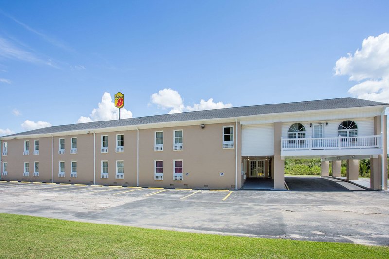 Super 8 By Wyndham Manning