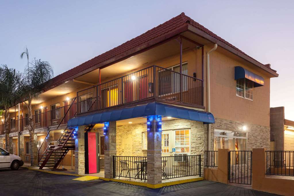 Travelodge By Wyndham El Cajon,San Diego>>El Cajon,2 star