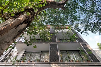 Bungalow 157,Defence Colony,3 star