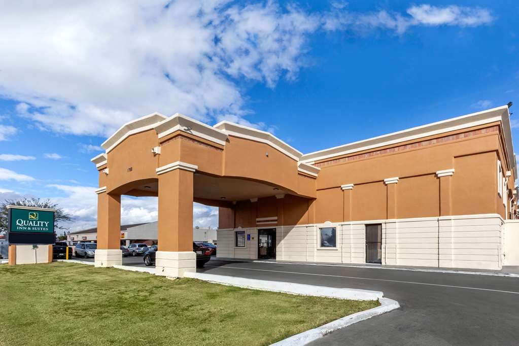 quality inn and suites near downtown mesa