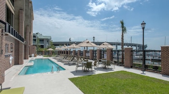 Hilton Garden Inn Charleston Waterfront/Downtown,Riverview>>Charleston,3 star