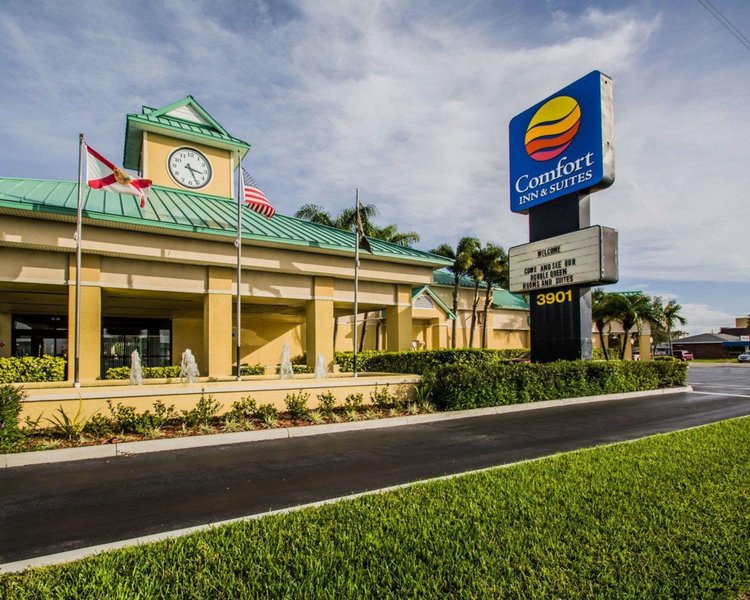 beachside hotel and suites