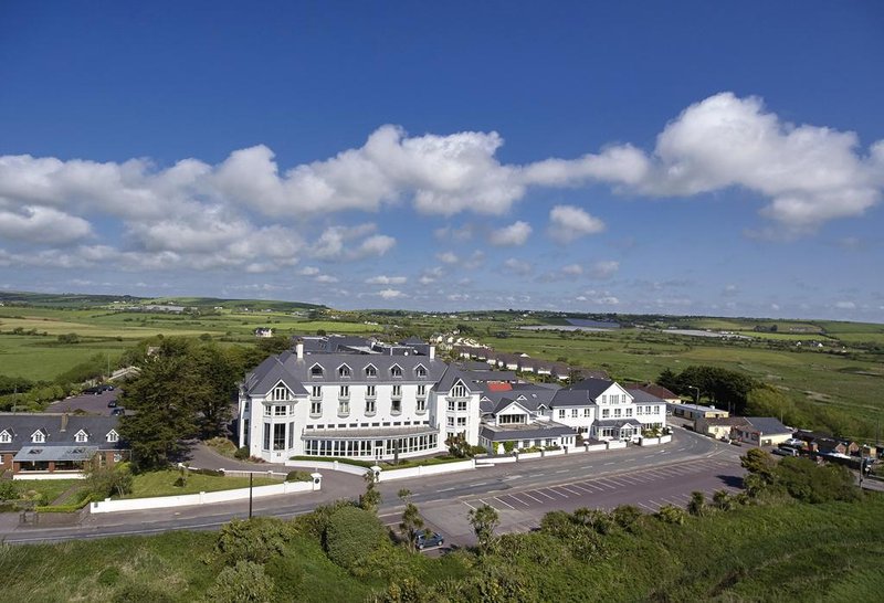 Garryvoe Hotel,Near Ballynamona Beach,4 star