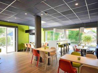 ibis budget pau lescar