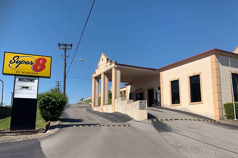 super 8 by wyndham nashville near downtown i 40