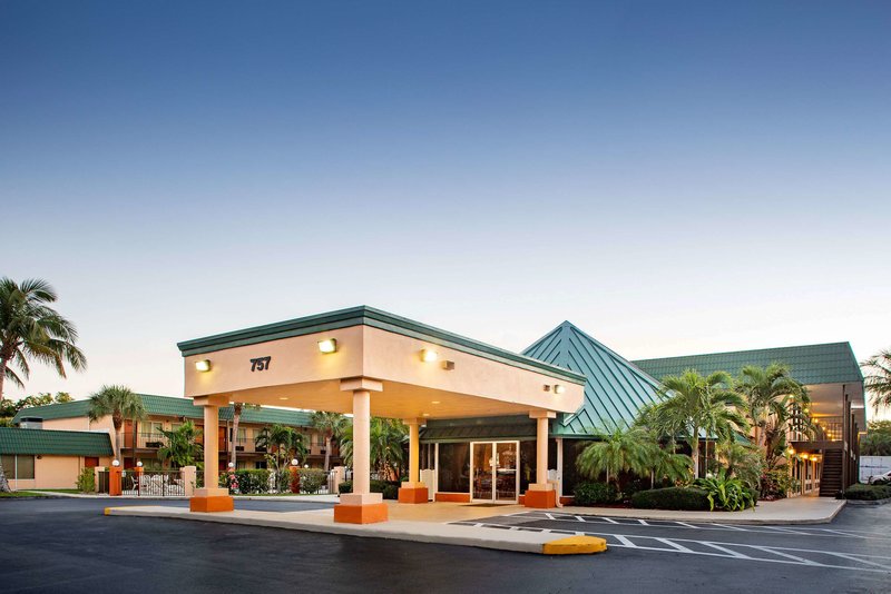 Super 8 By Wyndham North Palm Beach,Palm Beach - West Palm Beach>>North Palm Beach,2.5 star