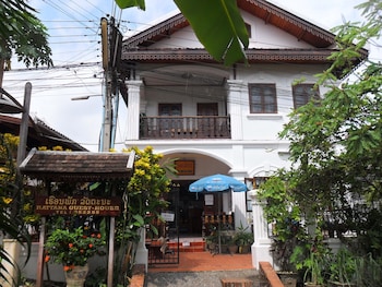 rattana guesthouse