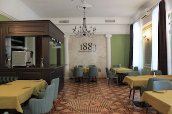 1883 boutique hotel