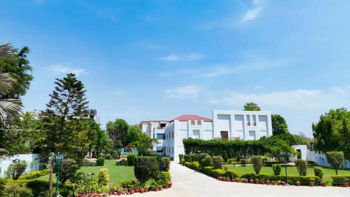 Pink Villa Boutique Hotel,Modipuram,3 star