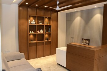 Hotel Varay Eco,Madhav Nagar,2 star