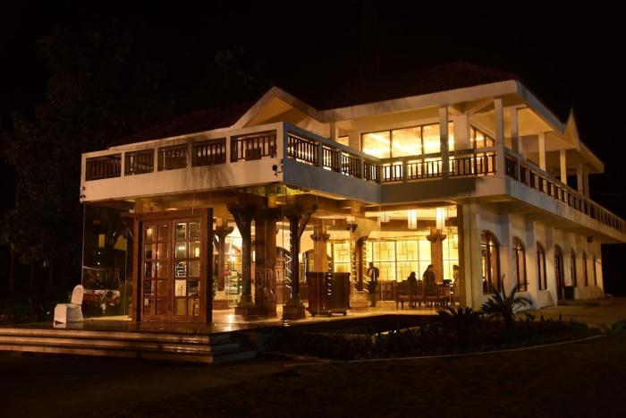 Avhyay Resort,,3 star