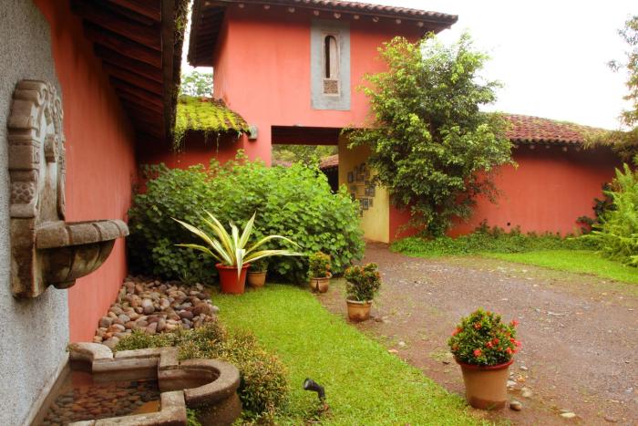 Hacienda La Isla,Heredia>>Guapiles,3 star