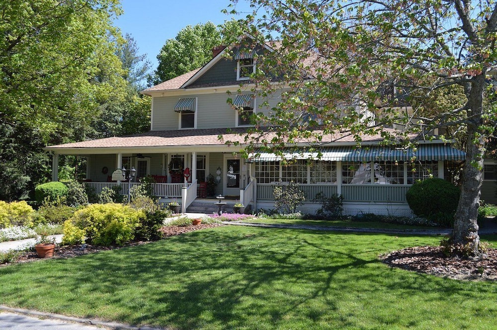 Red Rocker Inn,Black Mountain>>Asheville,4 star