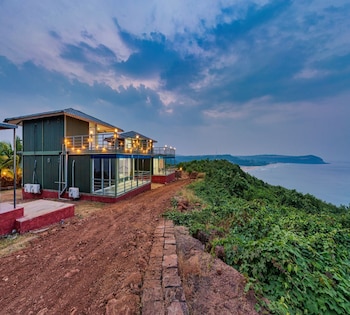 Aalayah Stays,,3 star