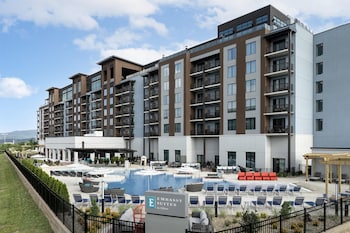 embassy suites by hilton pigeon forge resort