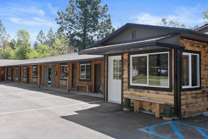 lake village lodge