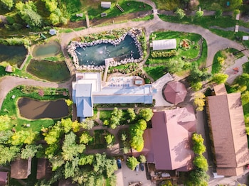 Chena Hot Springs Resort,Chena Hot Springs>>Alaska,2.5 star