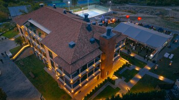 Chateau Mephiskalaki,,3.5 star