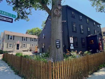 Silsbee's By Daniels House,53 Essex St,4 star