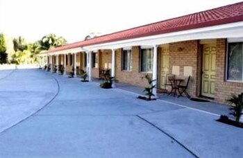 Palms Oasis Motel,Coopernook>>Byron Bay,2.5 star