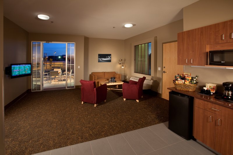 Spark By Hilton Artesia,,3 star